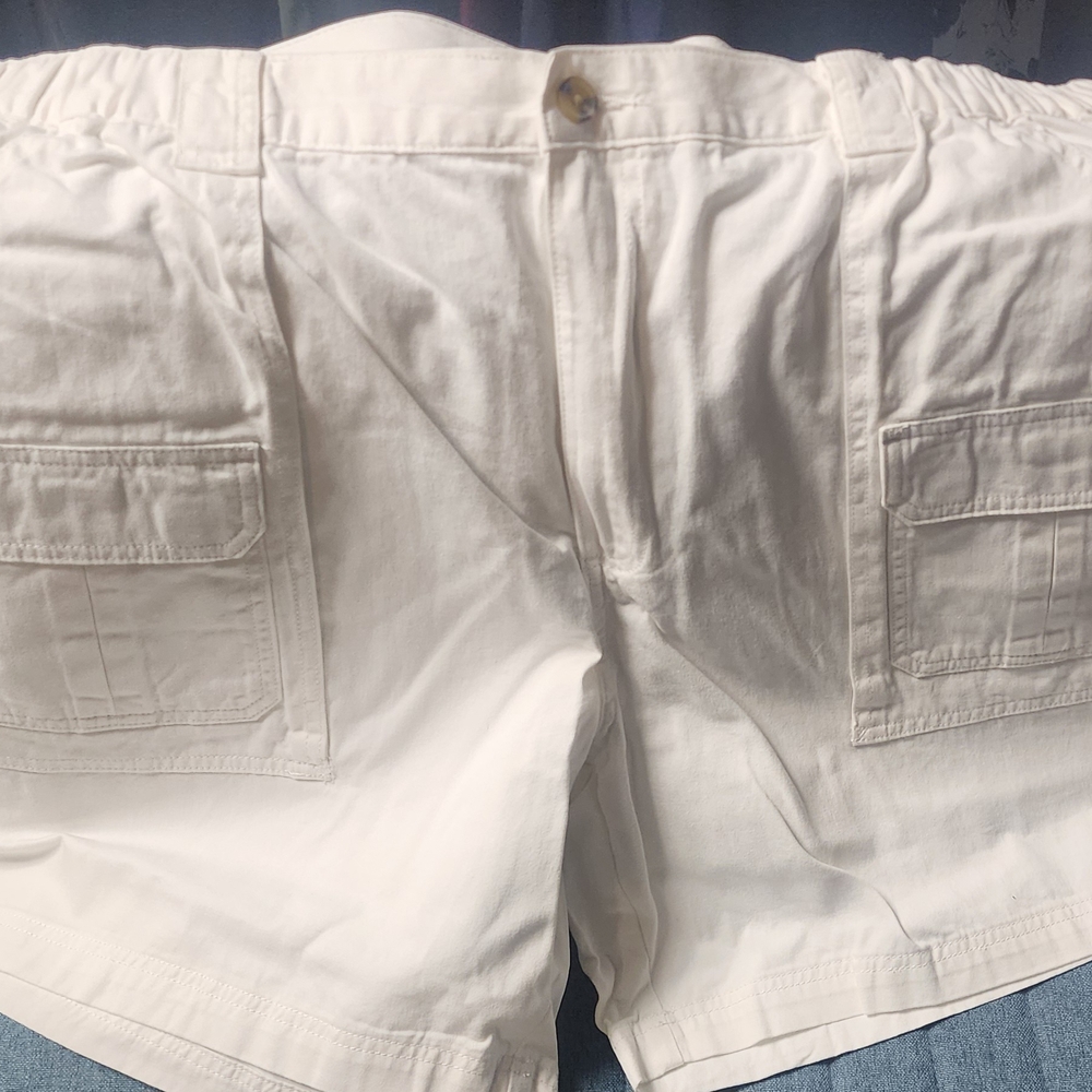 Croft & Barrow Cargo Shorts in White with Durable Design